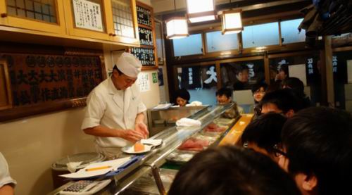 Restoran Sushi di Jepang yang Diburu Para Traveler Dunia