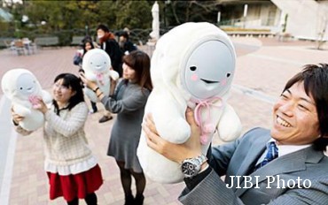 Wah, Jepang Bikin Robot Bayi Khusus Lansia Kesepian