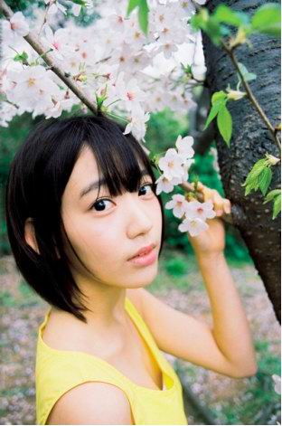 Sakura Miyawaki (HKT48) akan merilis photo book pertamanya (1)