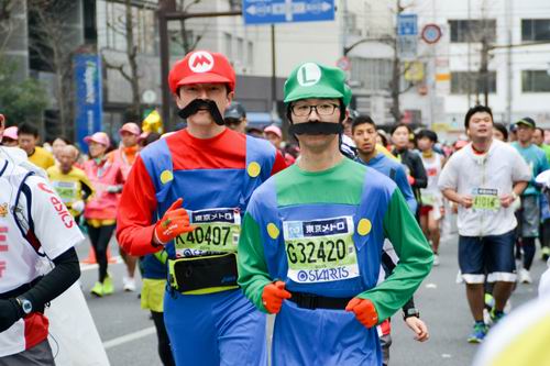 Seru! Para cosplayer kembali mengambil alih Tokyo Marathon! (8)