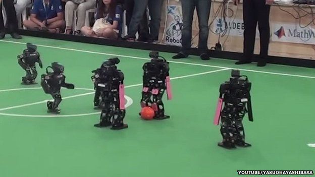 Sugoi! Robot-robot humanoid dari Jepang menang 1-0 di RoboCup World Championships! (2)
