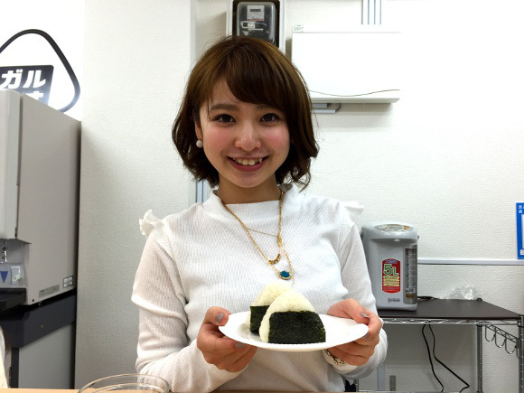 Suka Onigiri Suka idol Nikmati onigiri buatan idol di kafe Galmusu di Akihabara! (1)