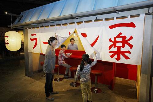 Taman hiburan J-World di Jepang membuka rumah hantu bertema Boruto (4)