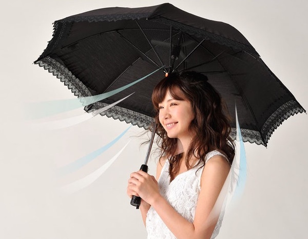 Unik! Selain melindungi dari hujan, payung ini sejuk saat dipakai pada cuaca panas! (2)
