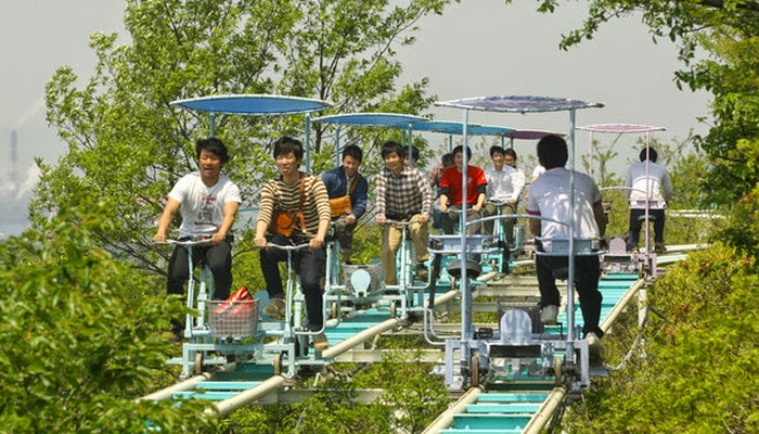 Uniknya Roller Coaster Bentuk Sepeda Jepang yang Mendebarkan (1)