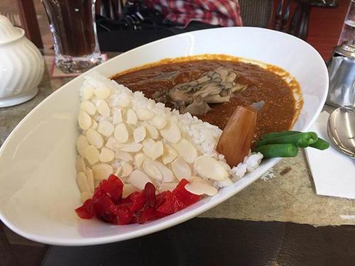 Wow! Restoran di Jepang menyajikan hidangan 'damukare,' kare berbentuk bendungan! (3)