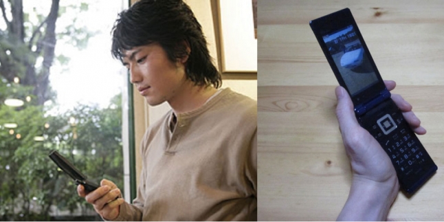 Wow! Wanita Jepang Suka Pria Dengan Ponsel Kuno