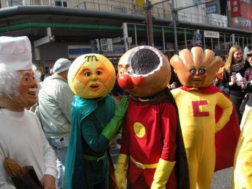 Wow, cosplayer menguasai jalanan di Osaka, Jepang!