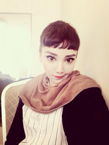 Zawachin sukses meniru wajah Audrey Hepburn hanya dengan menggunakan makeup saja