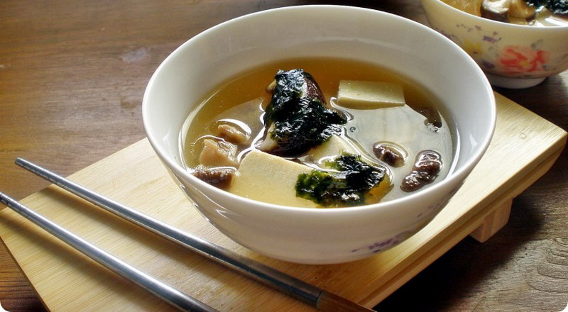 Cara Santap Sup ala Jepang Langsung dari Mangkuk