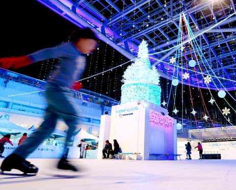 Arena seluncur non-es di Nagoya menawarkan para skater hiburan tanpa suhu yang dingin