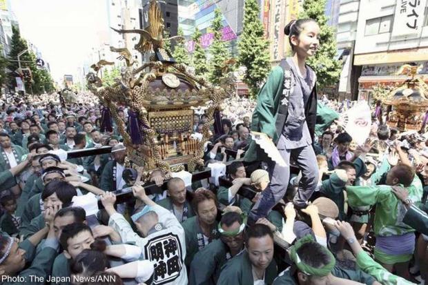 100 kuil portabel telah berkumpul untuk Kanda Matsuri di Tokyo