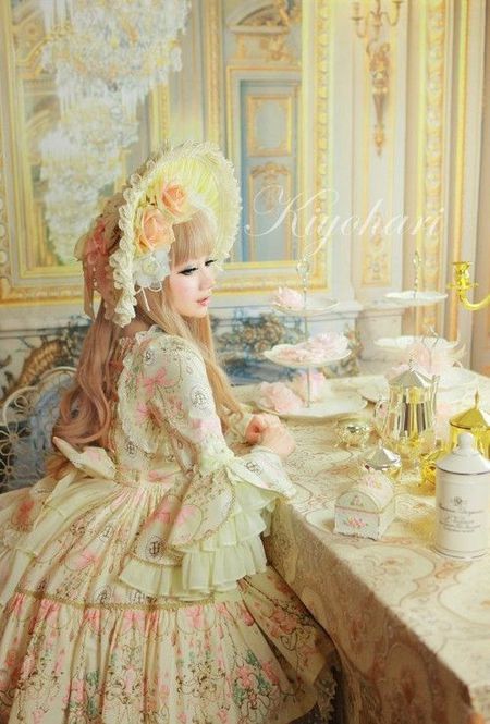 Fashion Lolita Ala Jepang Yang Nampak Secantik Boneka