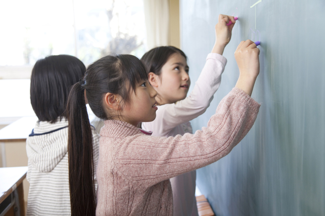 Para orangtua di Jepang masih menganggap bahwa tulisan tangan merupakan keterampilan yang diperlukan