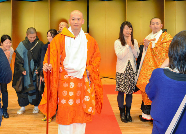 Para Biksu di Nara, Jepang, tampil dalam peragaan busana