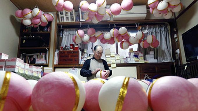 Jelang Tahun Baru Para Pemilik Toko di Jepang Mulai Persiapkan Fukudama