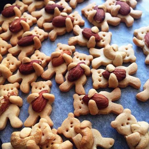 resep-membuat-kue-beruang-memeluk-kacang-almond-1
