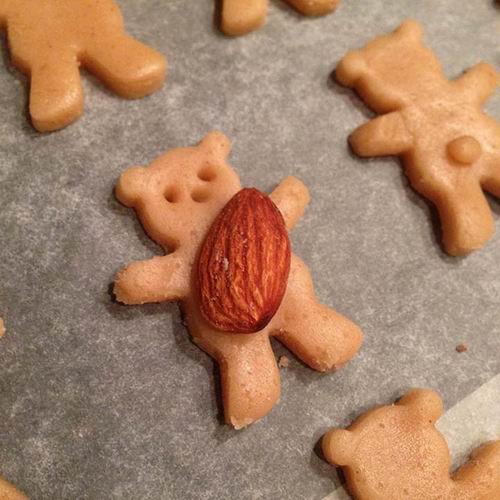 resep-membuat-kue-beruang-memeluk-kacang-almond-5