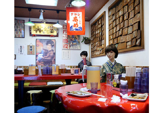 Restoran Unik di Jepang, Semua Pelayannya Boneka-Boneka Cantik