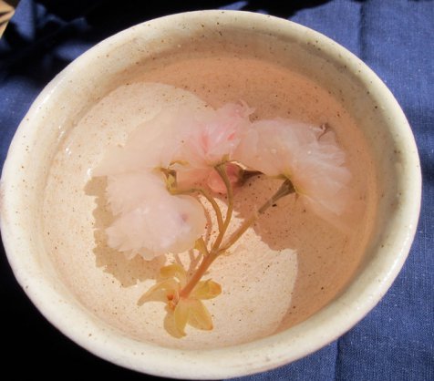 Sakurayu, teh bunga dengan rasa asin khas Jepang