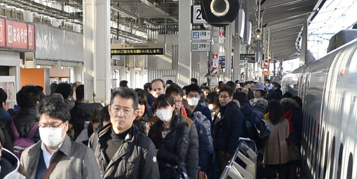 Liburan Tahun Baru, Stasiun Shin Osaka Dipadati Penumpang 